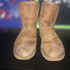 Short chestnut uggs
